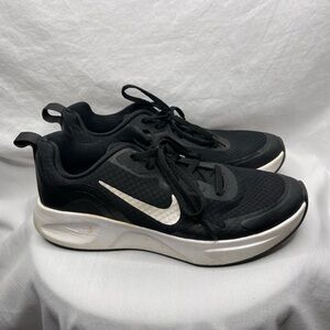 Nike black & white sneaker